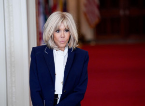 Ovako to rade Francuskinje: Brižit Makron u jednostavnom šik odelu pokazala šta znači pravi stil