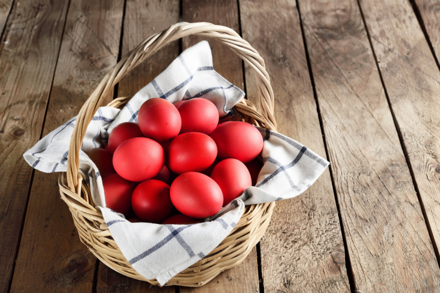 Najlepša CRVENA JAJA bez hemikalija: 4 prirodna trika koja morate isprobati