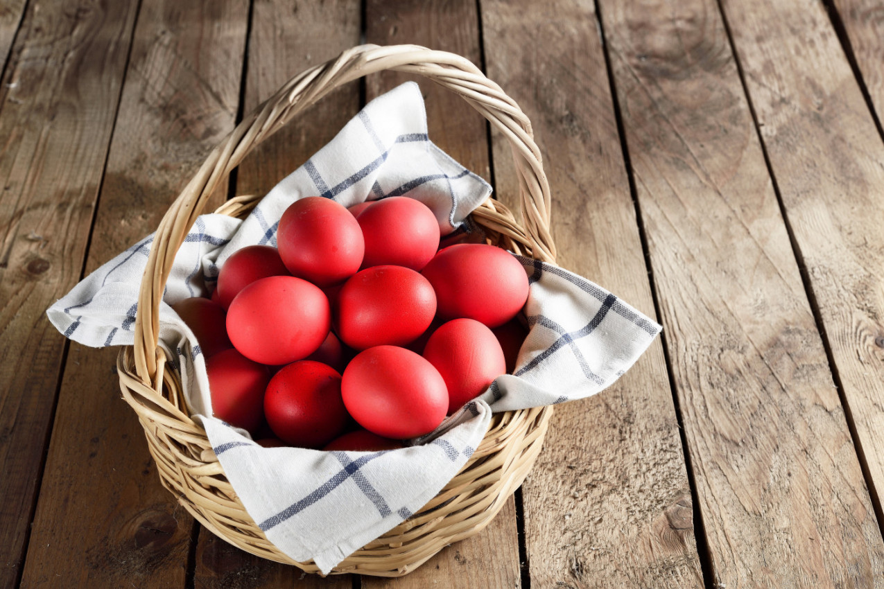Najlepša CRVENA JAJA bez hemikalija: 4 prirodna trika koja morate isprobati