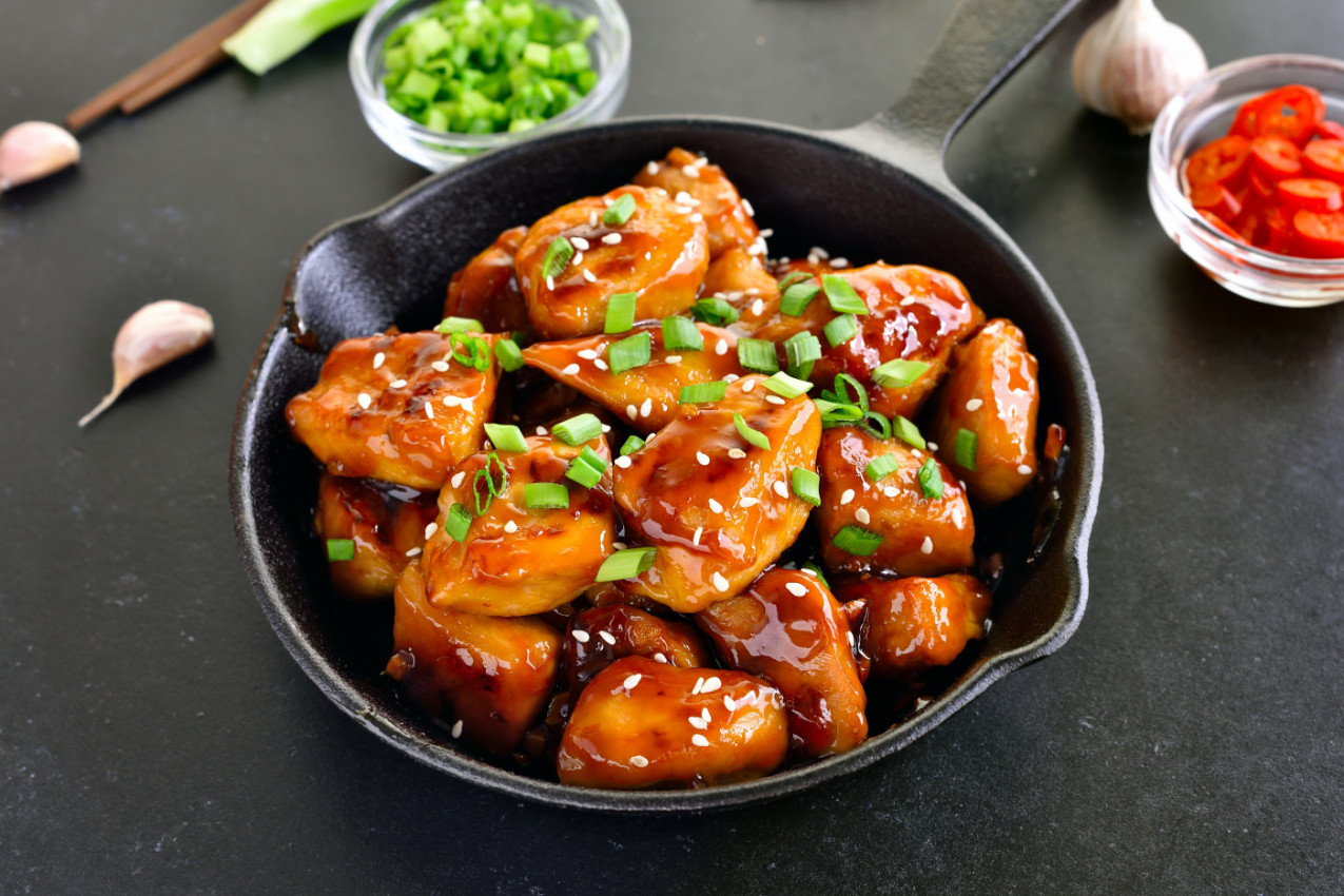 Piletina TERIJAKI nestaje sa stola za čas: Tajna je u SOSU koji joj daje neodoljiv ukus, a tako se lako priprema!