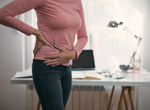 GREŠKA koju svi pravimo svakog dana: Zbog nje vas bole KUKOVI, a rešenje traje samo 15 minuta