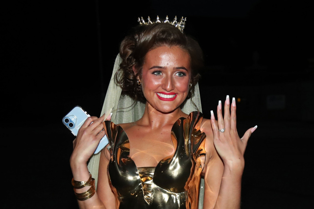 Ćerka boksera TAJSONA FJURIJA proslavila raskošno devojačko veče pred venčanje: Šokiraćete se kada saznate koliko GODINA ima! (GALERIJA)