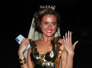 Ćerka boksera TAJSONA FJURIJA proslavila raskošno devojačko veče pred venčanje: Šokiraćete se kada saznate koliko GODINA ima! (GALERIJA)