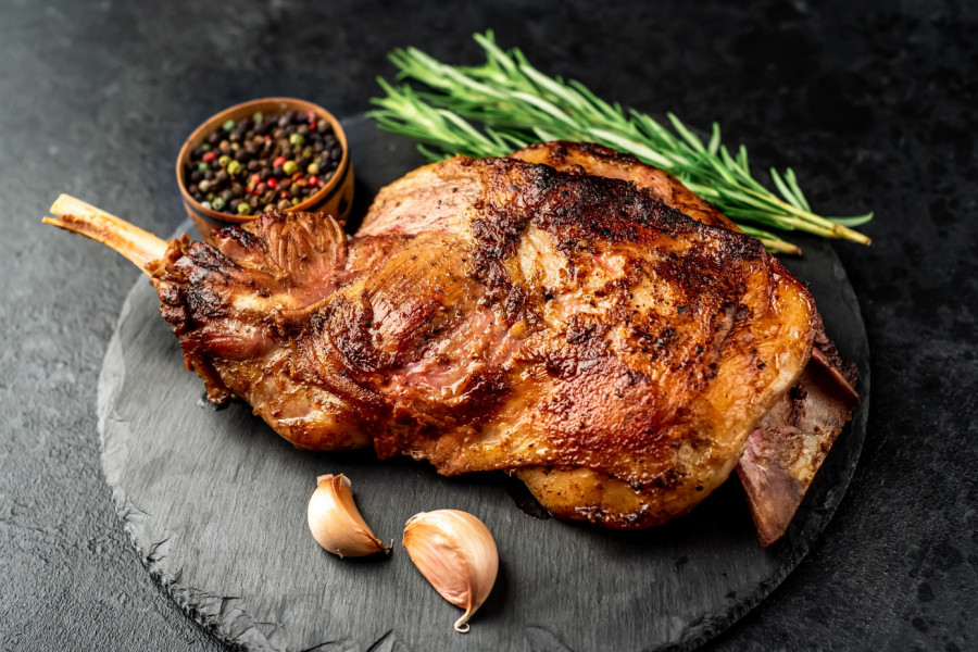 Čuveni šef kuhinje otkriva tajnu savršeno pečene JAGNJETINE: Evo kako da svaki zalogaj bude sočan i ukusan!