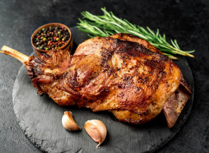 Čuveni šef kuhinje otkriva tajnu savršeno pečene JAGNJETINE: Evo kako da svaki zalogaj bude sočan i ukusan!