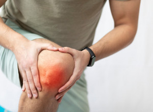 KOLENO vam je ukočeno i boli vas mesecima posle operacije? Ovo morate da znate - nije svejedno!