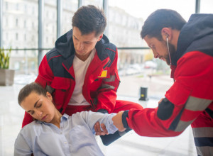 Zašto neki ljudi padaju u NESVEST kada VADE KRV: Telo vas na ovaj način štiti, a da toga nsite ni svesni