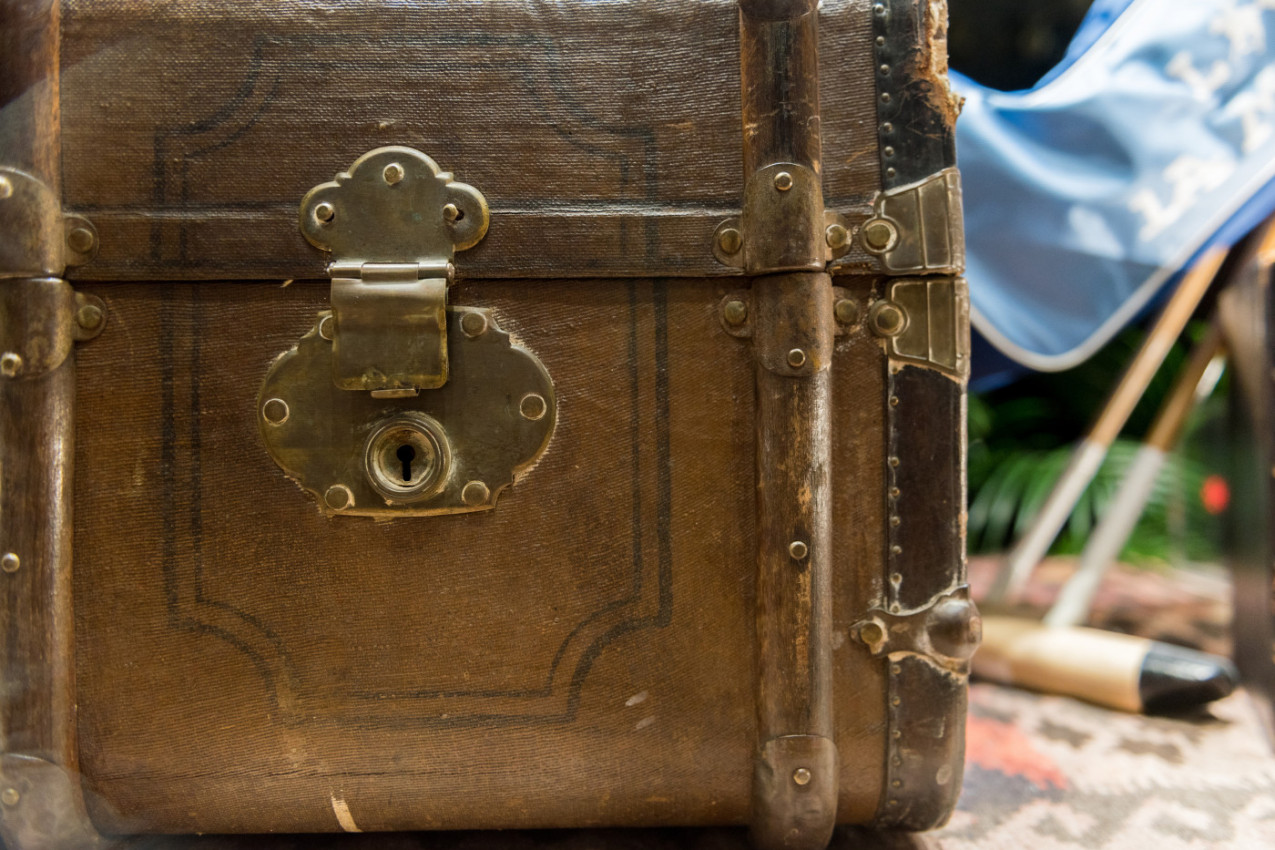 Renoviranje kuće dobilo neočekivani obrt: Pronašli su TAJNI SEF, a ono što se nalazilo u njemu zapanjilo je sve! (VIDEO)