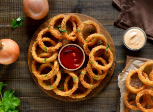 Domaći KOLUTIĆI OD LUKA uz ovaj recept biće bolji od onih iz restorana brze hrane - evo kako!