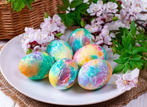 Viralna tehnika FARBANJA JAJA ŠLAGOM osvaja sve: Ne morate biti iskusna domaćica, a dobićete magični efekat! (VIDEO)