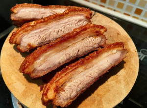 Ovo je tajna NAJSOČNIJEG PEČENJA: Uz samo 2 sastojka svaki zalogaj će se topiti u ustima, a korica će biti savršeno hrskava