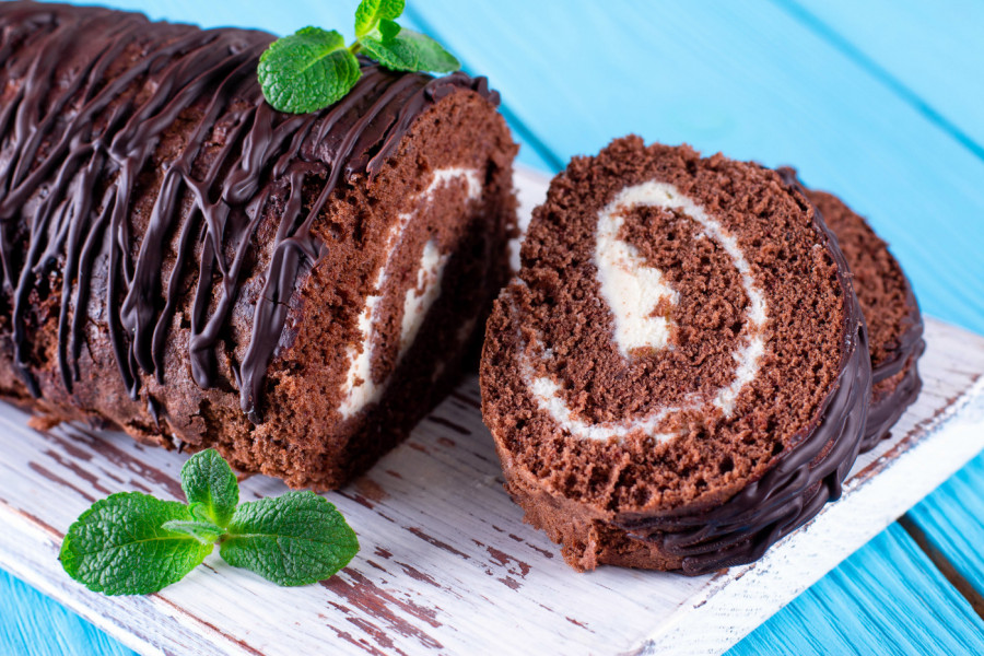 Jednostavan, brzo gotov,  a raskošan: ROLAT od čokolade i kokosa savršen je izbor za vaskršnju trpezu