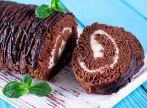 Jednostavan, brzo gotov,  a raskošan: ROLAT od čokolade i kokosa savršen je izbor za vaskršnju trpezu