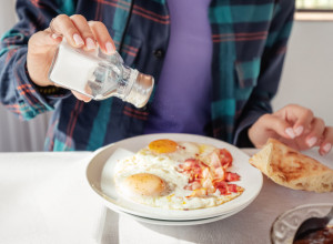 Ovo je tačna količina SOLI koju možete da uzimate dnevno - većina ljudi pravi istu GREŠKU, koja vodi ka problemima sa SRCEM