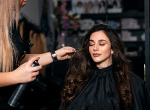 Tajna koju frizeri KRIJU: OVO su frizure koje tanku kosu pretvaraju u RASKOŠ