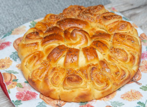 Miris detinjstva na prazničnoj trpezi: VASKRŠNJA POGAČA po receptu naših baka