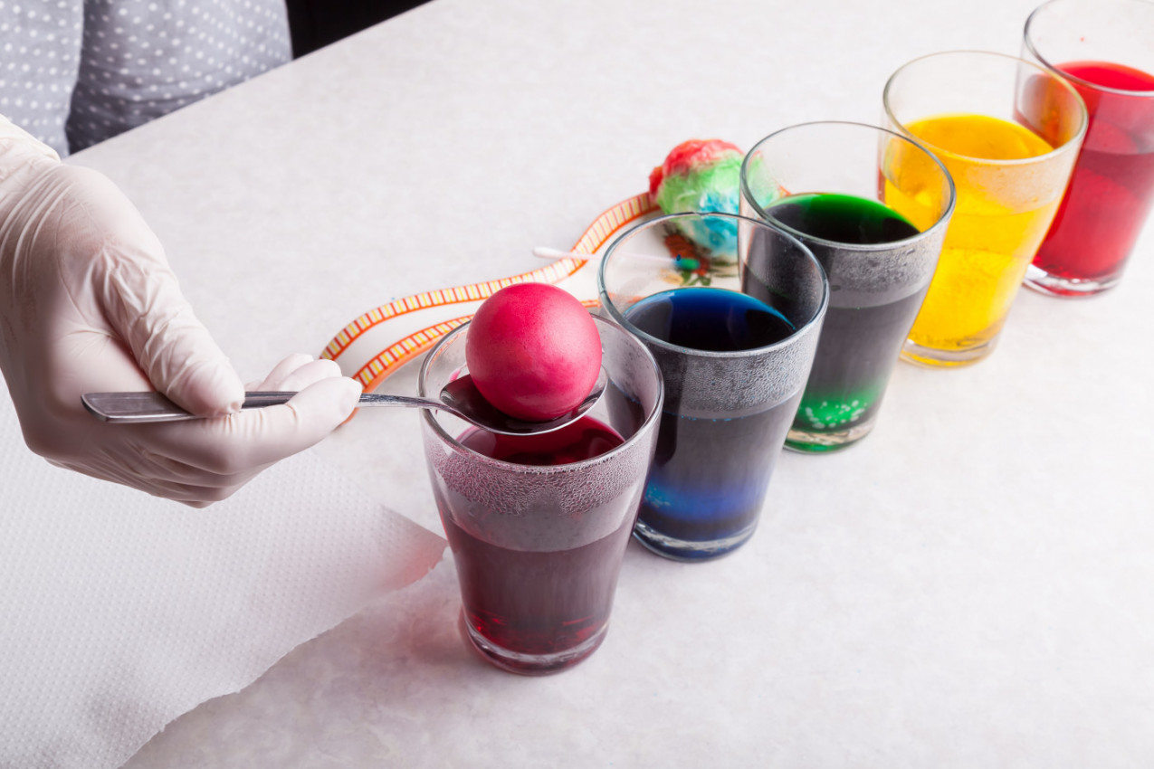 Pazite koje BOJE ZA JAJA kupujete: Ove oznake su opasne po zdravlje vaše dece!