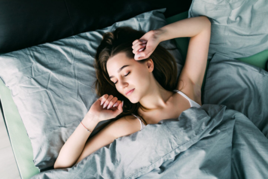 Ove 2 greške pred spavanje razaraju vaše srce: Evo šta nikako ne smete da radite uveče