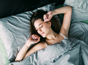 Ove 2 greške pred spavanje razaraju vaše srce: Evo šta nikako ne smete da radite uveče