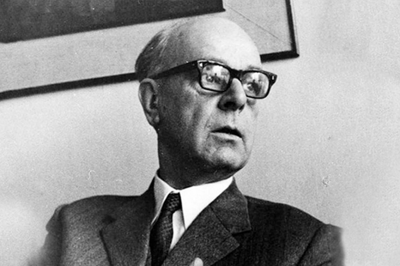 A šta ti znaš, možda dok spavaš, neko dlanove ka nebu podiže, od boga traži za tebe ono najbolje