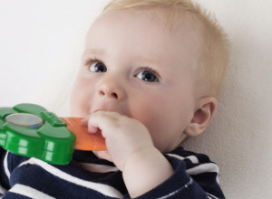 Bebi niču prvi zubići, a muke ne prestaju: Evo kako da joj olakšate ovaj težak period