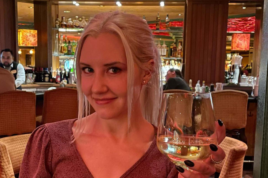 Ima 35 godina i tvrdi da je i dalje nevina: Nisam nikada bila na dejtu, ne žurim nigde! (FOTO)