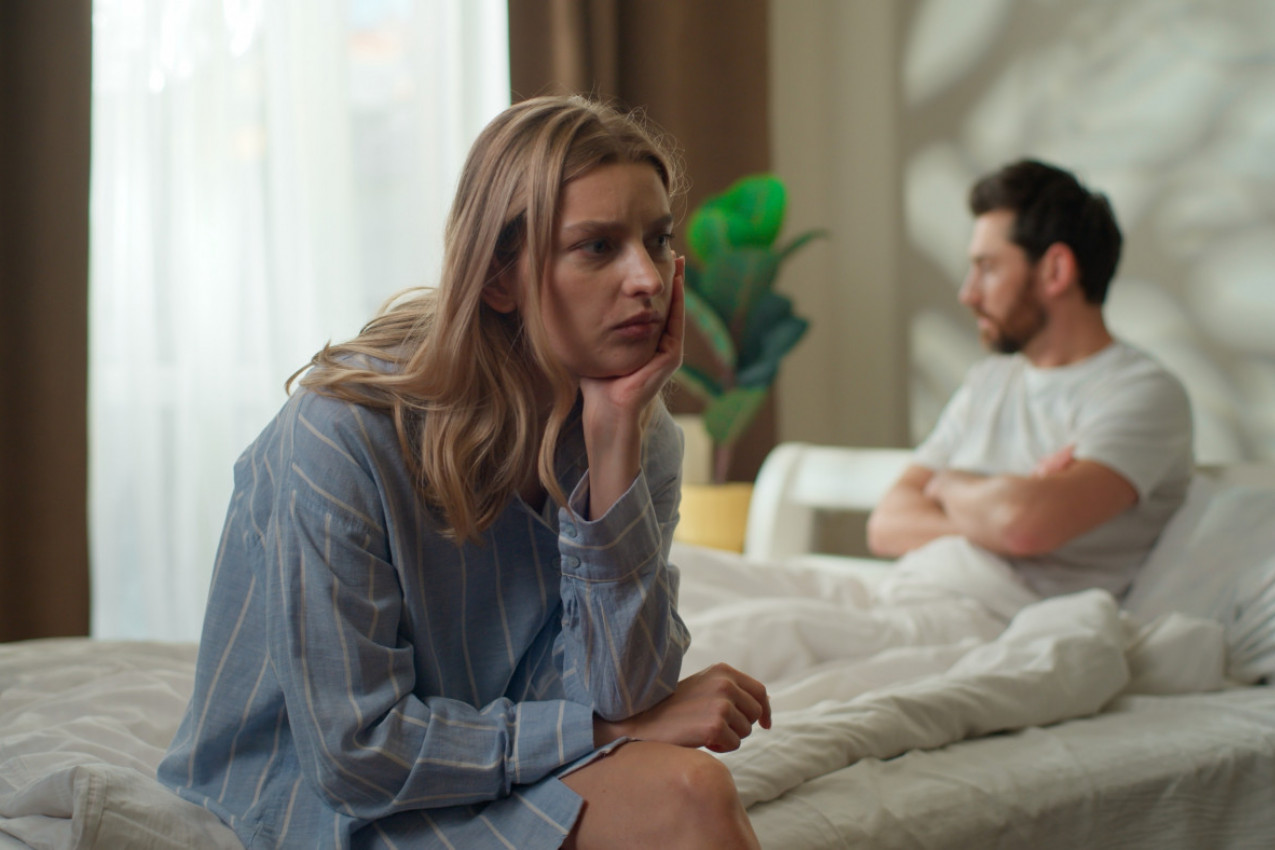 Nema HRABROSTI da vam to kaže: Ovo je 5 najčešćih znakova da muškarac želi da RASKINE