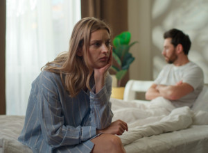 Nema HRABROSTI da vam to kaže: Ovo je 5 najčešćih znakova da muškarac želi da RASKINE