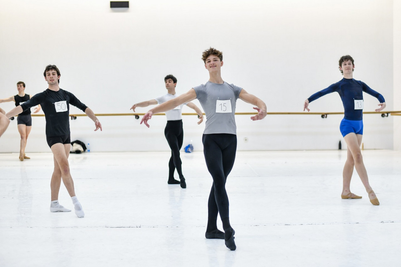 Više od 1.500 baletskih igrača prijavilo se na audiciju za Balet Srpskog narodnog pozorišta, a njih 450 sutra stiže u Novi Sad!