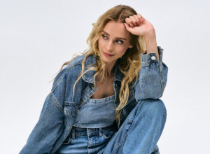 Džins se ponovo vraća u modu: Jedna poznata dama ga NAJBOLJE kombinuje!