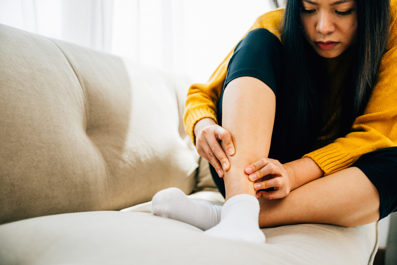 Primećujete TRAGOVE ČARAPA na nogama? Evo kada je to znak ozbiljnog zdravstvenog problema