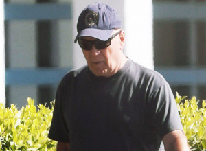 Potresna isposvest supruge BRUSA VILISA: On i NE ZNA da je bolestan, a evo prepoznaje li ukućane (FOTO)