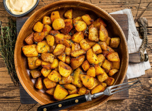 Recept za najukusniji PEKARSKI KROMPIR: Hrskav spolja, mekan iznutra - trik je u jednom sastojku koji menja sve