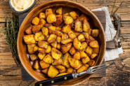 Recept za najukusniji PEKARSKI KROMPIR: Hrskav spolja, mekan iznutra - trik je u jednom sastojku koji menja sve