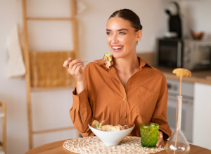Kako da prirodno podstaknete stvaranje KOLAGENA: 10 namirnica koje čuvaju čvrstoću, elastičnost i sjaj kože