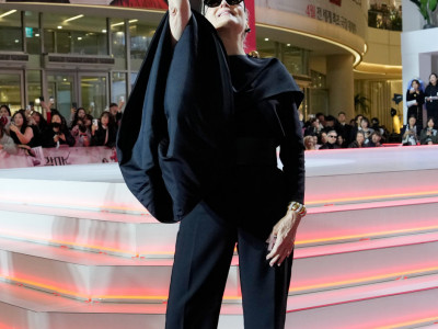 Puf rukavi i savršeno skrojene pantalone, ostavile su bez daha.