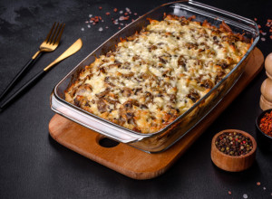 Kremasta PILETINA sa pečurkama i kikirikijem: Večera koja izgleda luksuzno, a pravi se bez muke