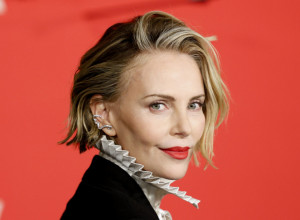 ŠARLIZ TERON ima 50, a izgleda bar 20 godina mlađe: Tajna nije u kremi ni losionu, već u jednom NEOČEKIVANOM tretmanu