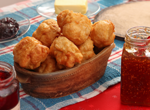 BRZI UŠTIPCI SA JOGURTOM: Spolja hrskavi, iznutra mekani - bez mešenja i čekanja da testo naraste