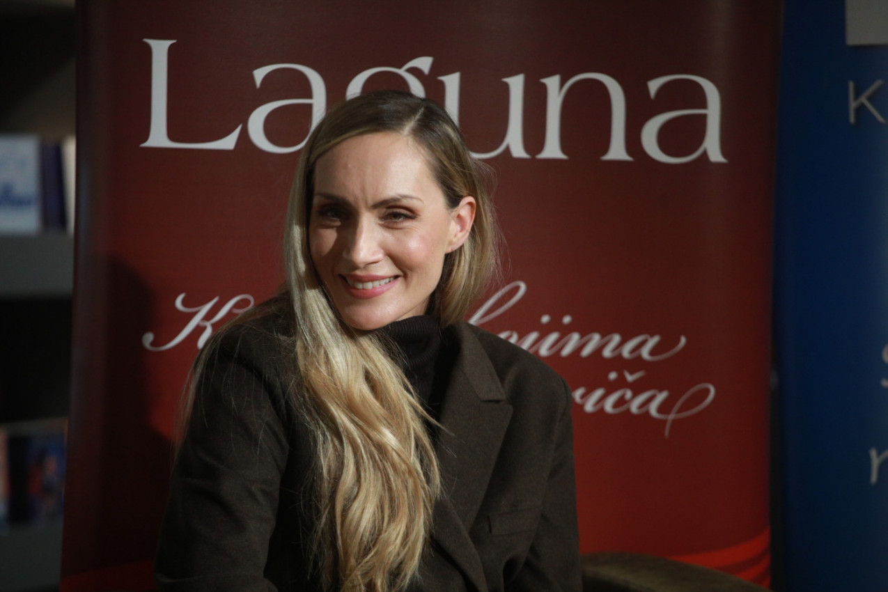 Samouverenost, to je taj stav koji te vodi kroz život: Ja vredim. Ja sebe volim. Ja sam lepa. Dobar dan