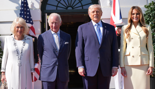 Jedan detalj na KRALJICI KAMILI šokirao svet: Dama ga sebi nikad ne bi dozvolila, a pored Melanije to izgleda još gore! (FOTO)