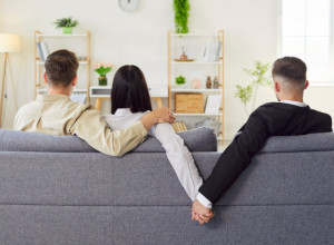 Moj dečko obožava kada ga VARAM: Moje "švrljanje" je njegova OPSESIJA, osećala sam se loše zbog toga!