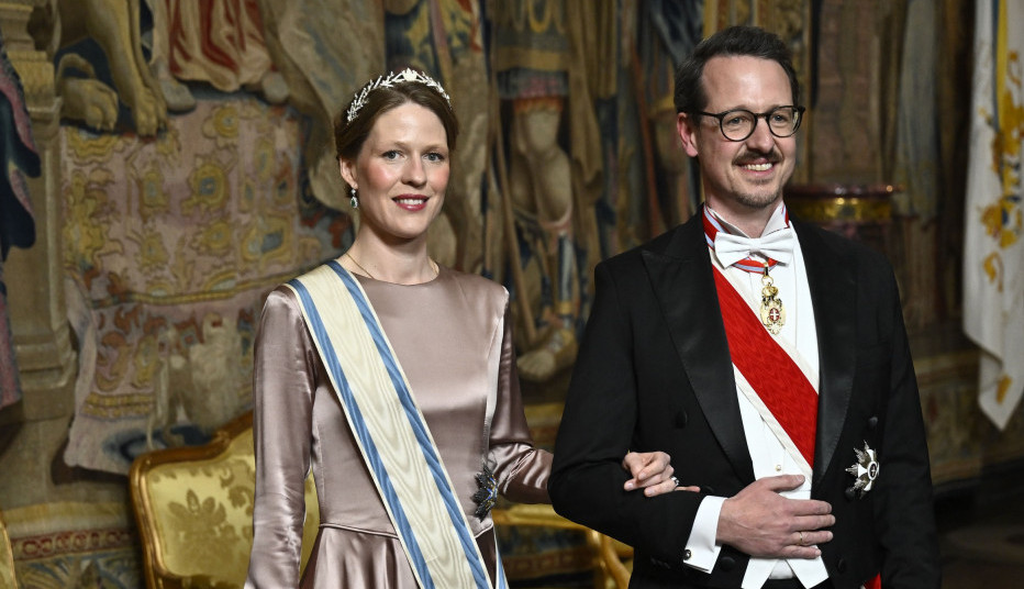 Princeza DANICA KARAĐORĐEVIĆ oduševila pojavom: Svedeni glamur, tijara i ordenje kao pečat kraljevskog stila (FOTO)