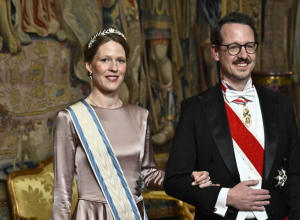 Princeza DANICA KARAĐORĐEVIĆ oduševila pojavom: Svedeni glamur, tijara i ordenje kao pečat kraljevskog stila (FOTO)