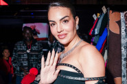 Met gala još nije ni počela, a Georgina već zasenila sve - uska haljina istakla obline, vrelo izdanje u centru pažnje!