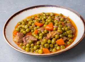 Najbolji recept za GRAŠAK sa svinjskim mesom: Lako i brzo do savršenog ručka za dva dana!