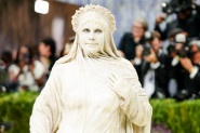 Svi su mislili da je statua - a onda se pomerila: HAJDI KLUM napravila umetnički spektakl na Met gali