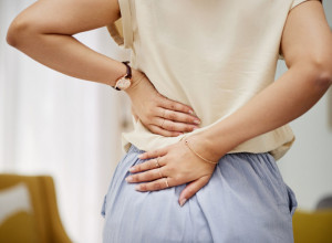 OSTEOPOROZA se često sazna tek nakon preloma: Lekari otkrivaju koje navike čuvaju KOSTI posle 50. godine