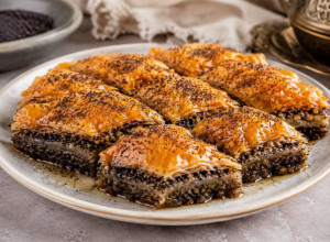 BAKLAVA sa makom koja nestaje za minut: Starinski recept koji osvaja na prvi zalogaj