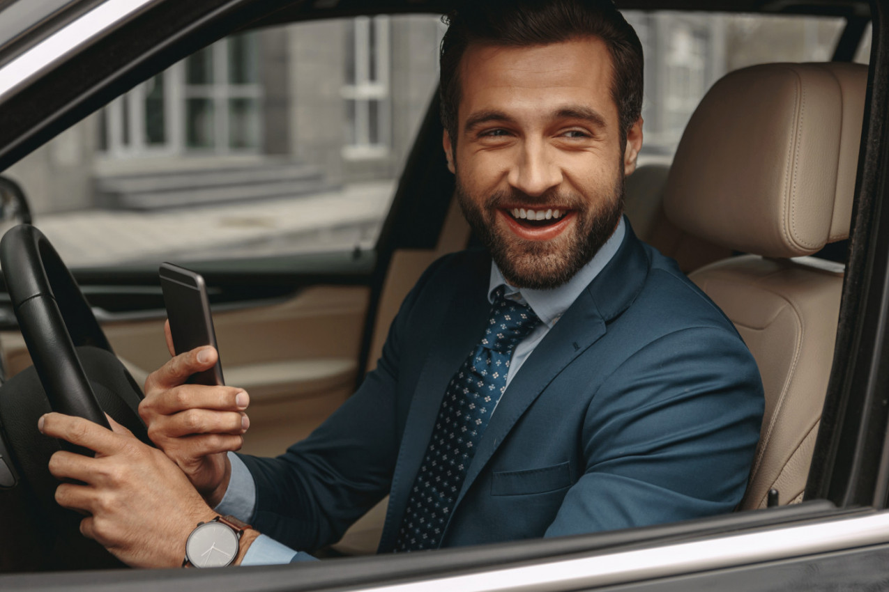 Otkriven NAJNEOBIČNIJI znak prevare koji mnogi ne primete: Muškarci ga često kriju u automobilu
